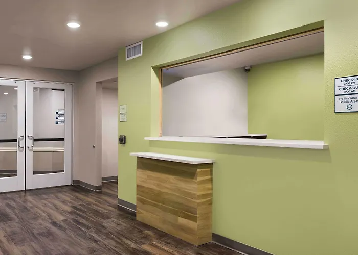 Woodspring - Chicago Hotel Carol Stream